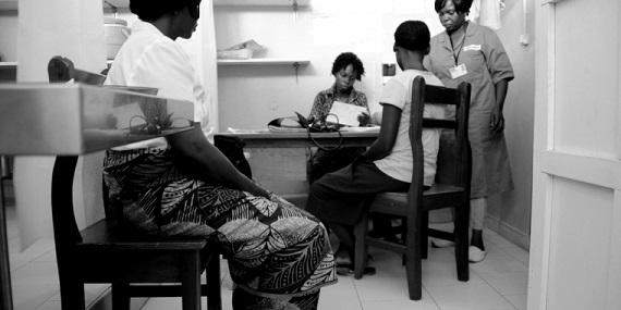 국경없는의사회는 방기 종합병원에서 성폭력 피해자에게 의학적, 심리적 치료를 제공하고 있다. ©Aurelie Baumel/MSF 
