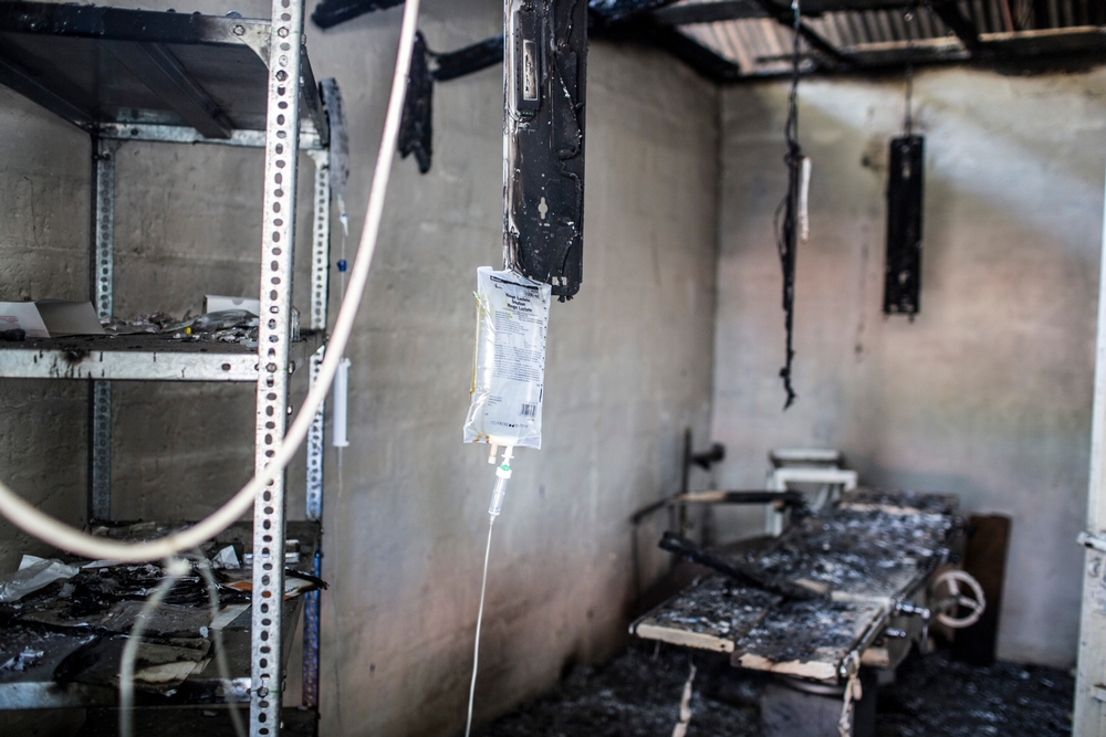 작년 2월 교전으로 인해 불에 탔던 리어 병원의 당시 모습 ©Michael Goldfarb/MSF