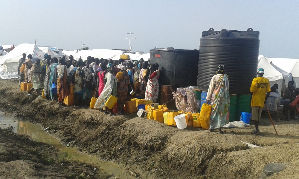 국경없는의사회가 복구한 정수시설을 통해 난민캠프에 식수를 공급하고 있다. ⓒPaul Jawor/MSF