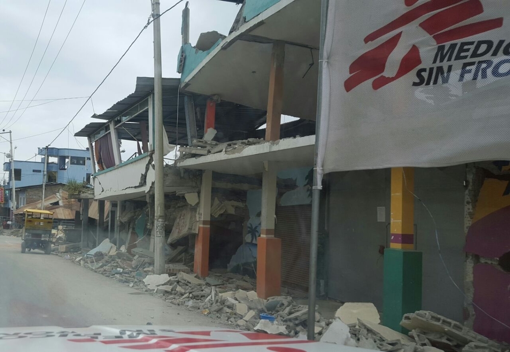 에콰도르 북동부를 뒤흔든 강도 7.8 규모의 지진 이후, 국경없는의사회에서 긴급 대응팀이 급파되었다.