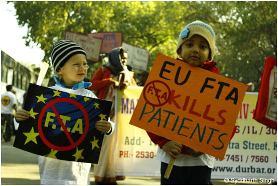 EU 인도 정상회담이열린뉴델리(New Delhi )에서HIV 보균자 2천명이 국경없는의사회등 시민 단체와 함께 거리 시위를 벌였다.