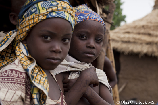 바게가(Bagega) 마을의 어린이. 바게가에는 약 1,500명의 어린이가 납중독의 위험에 처해있다.
