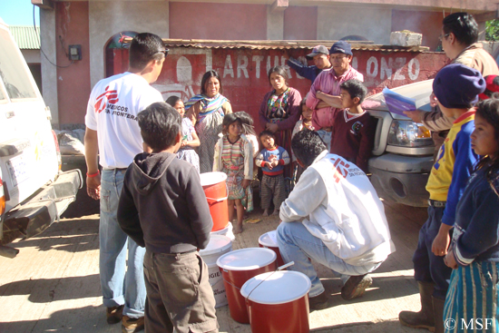 산 후안 오스툴칸코 (San Juan Ostulcanco) 시골 외딴 지역에 위치한 임시거처에 위생 키트 300여개를 제공했다.