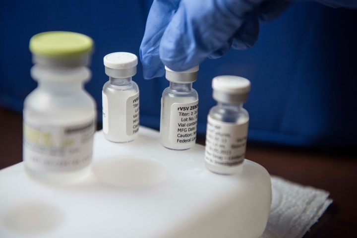 rVSV-EBOV라고 불리는 예비 에볼라 백신 ⓒYann Libessart/MSF