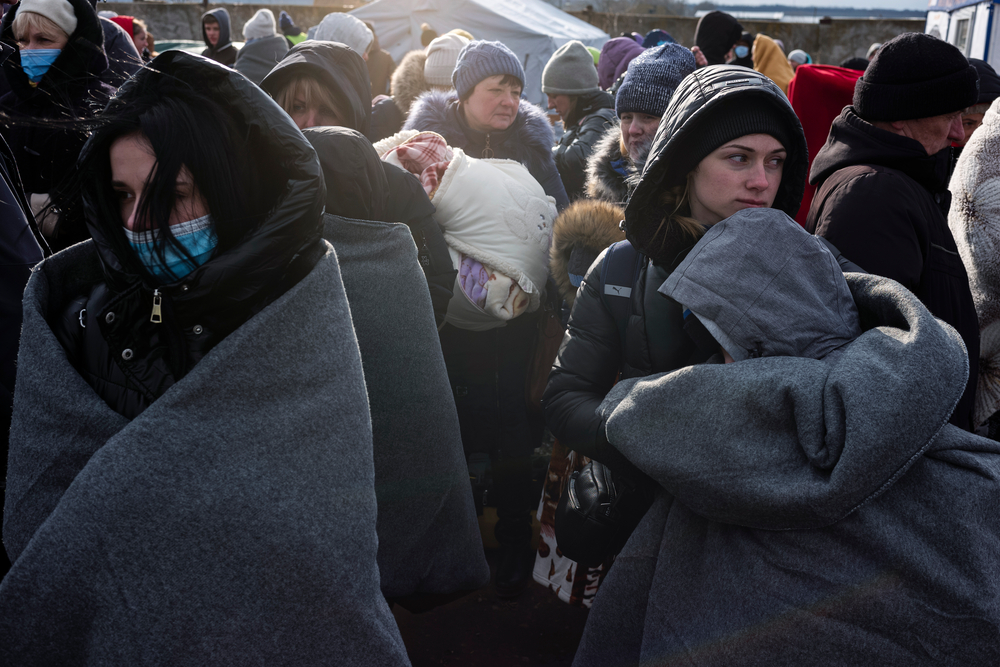 3월 10일 우크라이나 피란민들이 팔랑카에서 버스를 기다리고 있다. 국경을 넘은 피란민들은 대부분 루마니아, 폴란드 등 유럽 각지로 떠난다. © Maxime Fossat