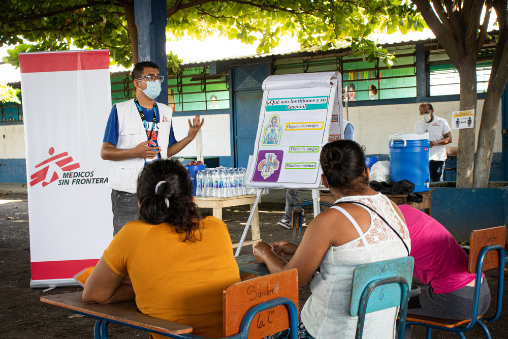‘비전통적 위험인자로 인한 만성신부전’에 대한 지역사회 보건증진 교육 현장. ©MSF/Arlette Blanco