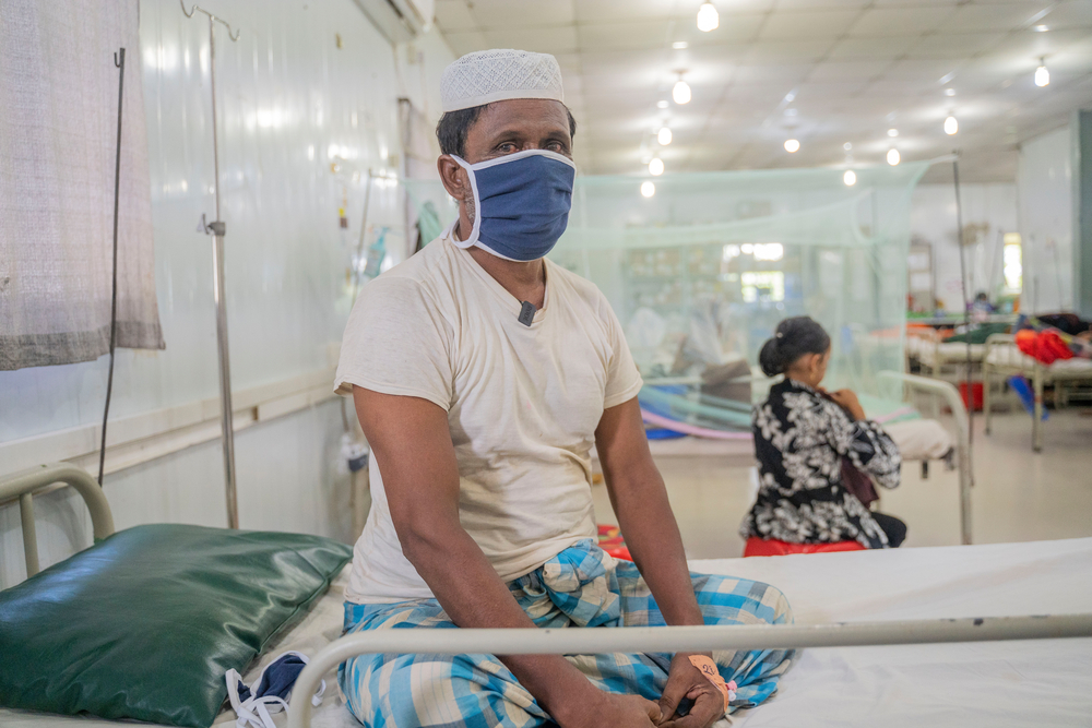 45살 하시물라(Hashimulla)는 콕스바자르 국경없는의사회 병원 침상에서 5년전을 회상한다. ©MSF/Saikat Mojumder