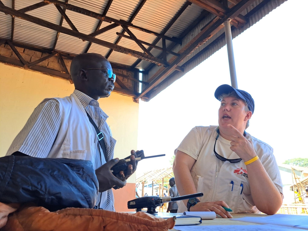 39병상 규모의 에볼라 치료센터 신설을 계획하고 있는 국경없는의사회 직원 ©MSF/Sam Taylor 
