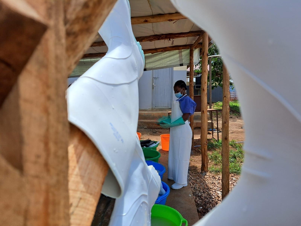 최근 신설된 8병상 규모의 마두두(Madudu) 에볼라 치료센터 ©MSF/Sam Taylor 