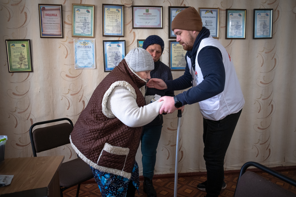 국경없는의사회 의사가 당뇨환자인 마리아를 진료하고 있다. ©Linda Nyholm/MSF