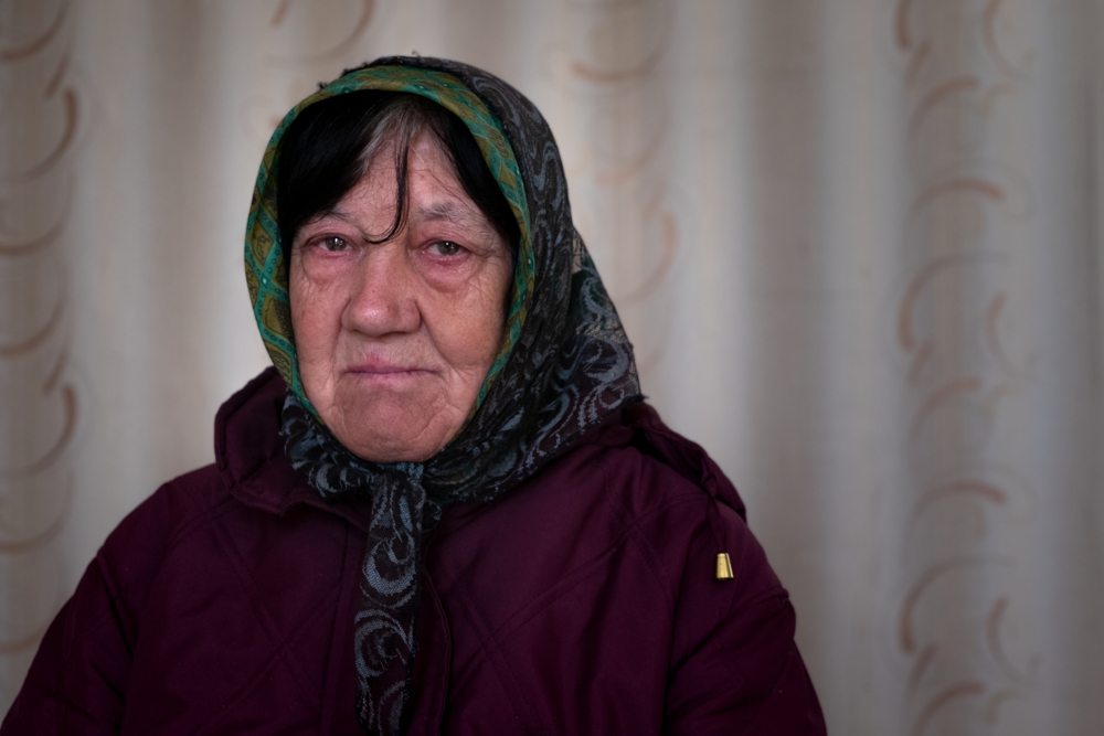70세 여성 발렌티나(Valentyna)는 분쟁으로 인해 집이 완전히 훼손되어 피란해야 했다. ©Linda Nyholm/MSF