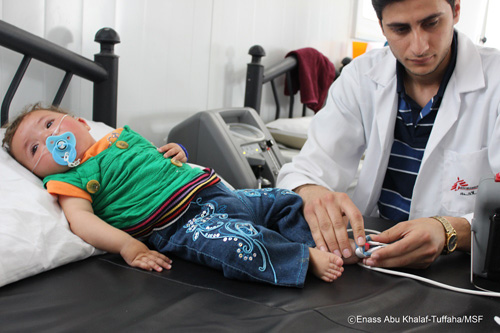 자타리 캠프 내 국경없는의사회 소아병동에서 치료를 받는 아동
