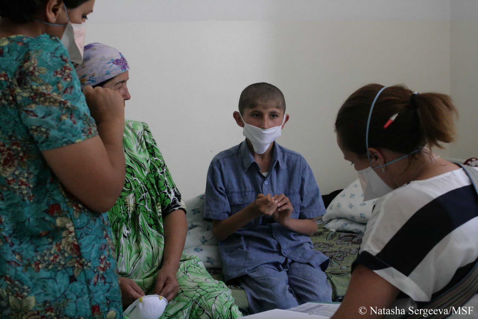 타지키스탄 두샨베(Dushanbe) 병원에서 다제내성 결핵 아동 환자를 진료를 받고 있다.