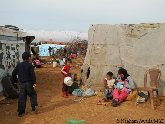 시리아 난민 수백이 이와 같은 임시 거처에 살고 있다.