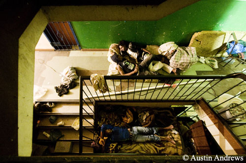 계단에서 거주하는 짐바브웨 피난민들