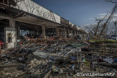 태풍 피해의 잔해 (타클로반 지역) ©Yann Libessart/MSF