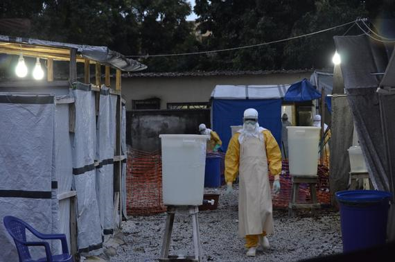 코나크리에 위치한 돈카 에볼라 치료센터 ©Julien Rey/MSF