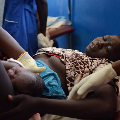 아웨일 병원에서 첫 아이를 출산한 산모 ©Mathieu Fortoul/MSF