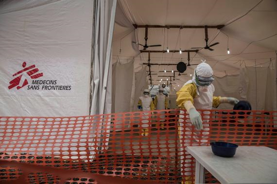 12월 9일, 문을 연 프리타운의 국경없는의사회 에볼라 치료센터(100개 병상) ©Anna Surinyach/MSF