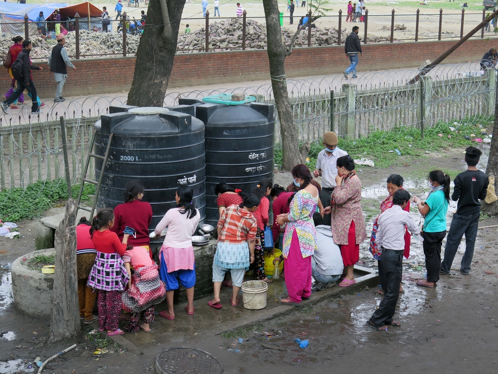 카트만두 시내에 있는 투디켈 임시캠프,수질 위생이 악화될 경우 수인성 전염병이 퍼져나갈 위험이 있어 현재 시급히 개선중이다. ©MSF