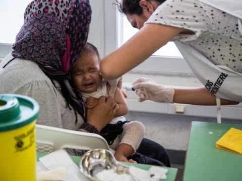 올해 초, 국경없는의사회는 아동 1명당 필요한 화이자의 폐렴 백신을 미화 204.30달러에 구매했다. ⓒPierre-Yves Bernard/MSF