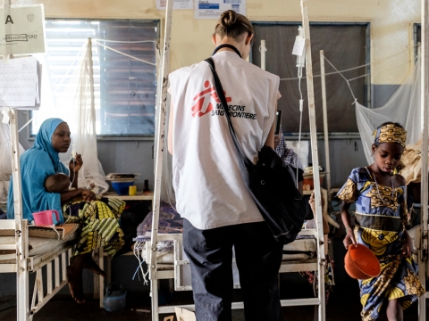 니제르: 영양실조 및 관련 질병을 치료하는 국경없는의사회 팀들의 24시간