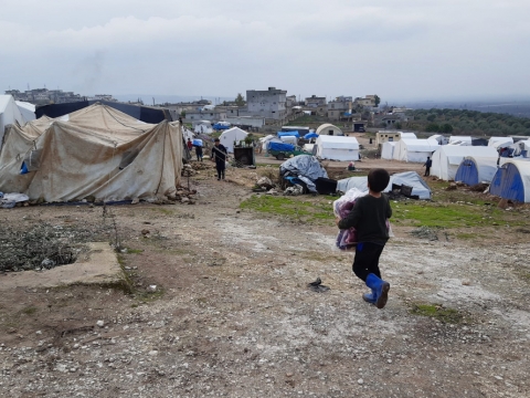 시리아: 전선이 점차 가까워지면서 의료 접근성이 제한된 실향민