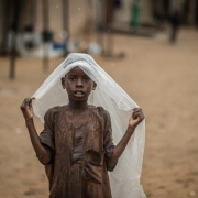 반키 지역에서 우기가 시작되어 말라리아 발병 위험이 높아지고 있다. ⓒSylvain Cherkaoui